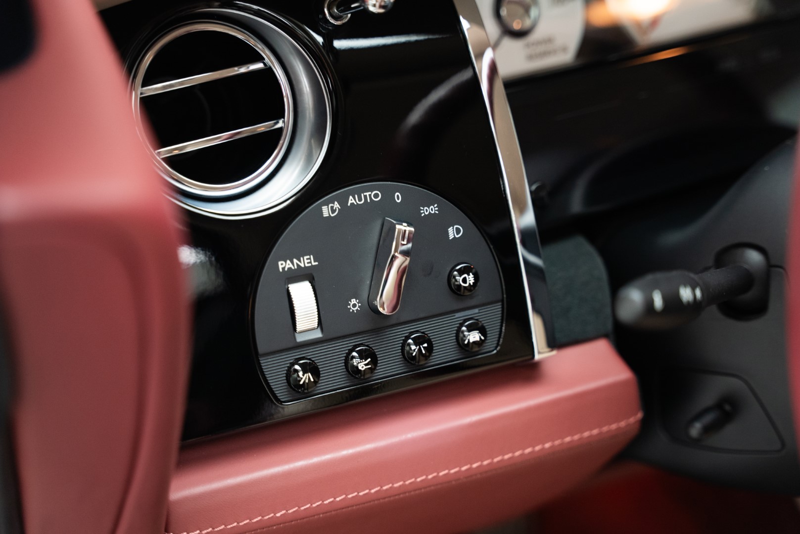 2019 ROLLS ROYCE WRAITH. GCC. BESPOKE AUDIO. 4 BUTTONS. STARLIGHT